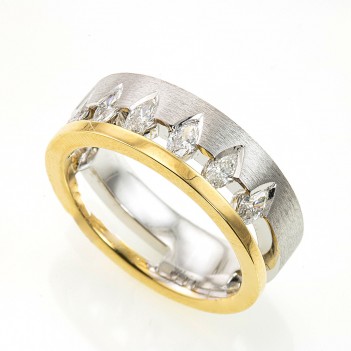 Anillo en oro bicolor  diamantes marquise