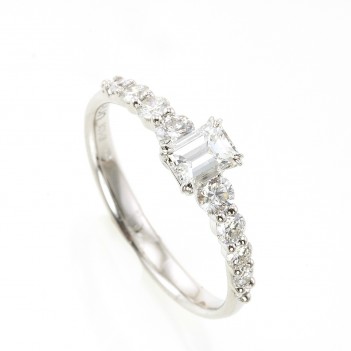 Anillo oro blanco baguette y brillantes