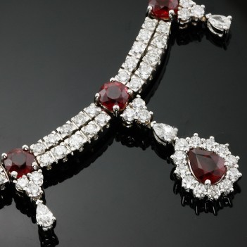 Collar rubíes y brillantes